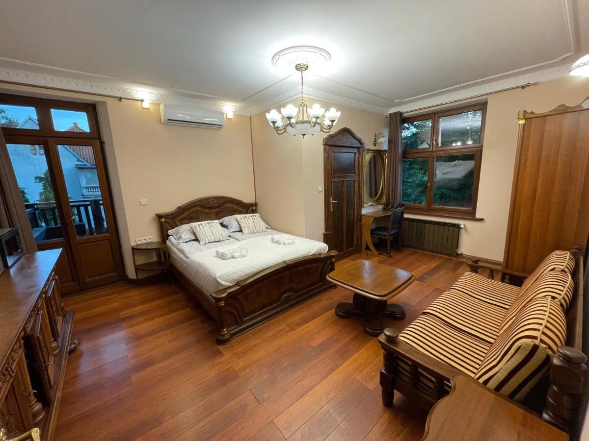 Dworek Oliwski Bed & Breakfast Gdansk Exterior photo